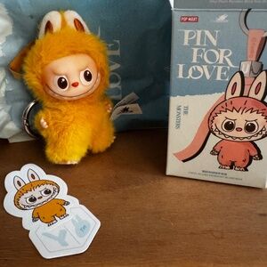 Pop Mart Pin for Love labubu letter Y - New/opened to confirm
